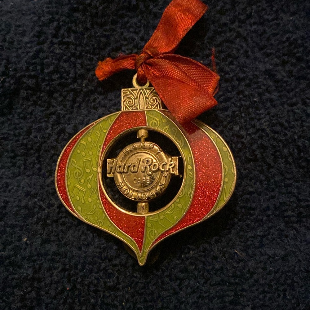 Xmas pin